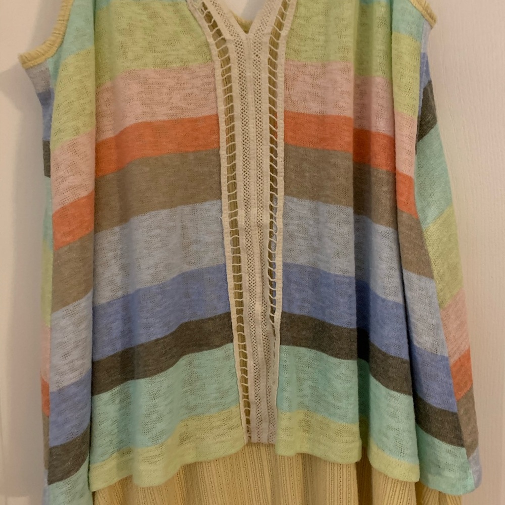 Bliss size Medium sleeveless sweater